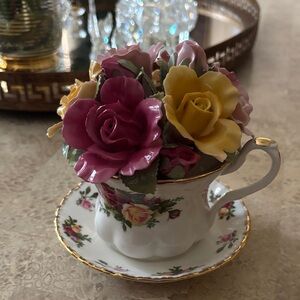 Royal Albert Teacup with Pink and Yellow Roses and Contains musical component
